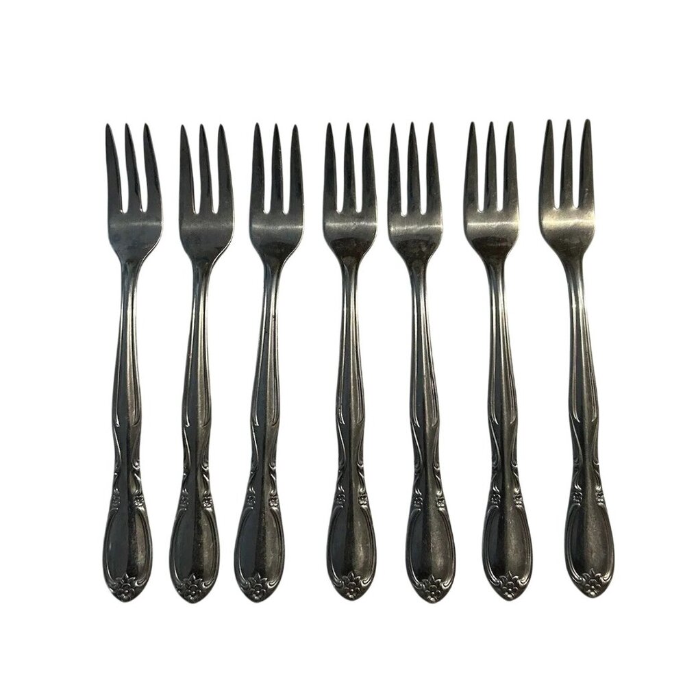 7 International Superior Stainless Chapel Hill Seafood/Cocktail Fork 5 3/8" Long